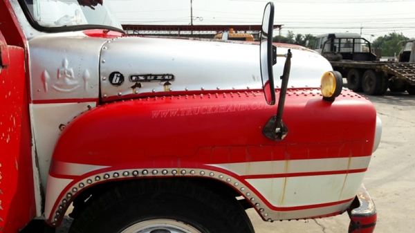 รถเทเลอร์หัวยาว  ยี่ห้ออีซซุ  มีสะพานขึ้น  ขนาด 125 แรงม้า