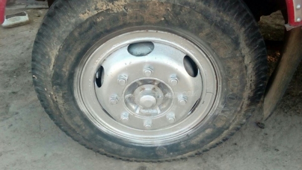 รถเทเลอร์หัวยาว  ยี่ห้ออีซซุ  มีสะพานขึ้น  ขนาด 125 แรงม้า