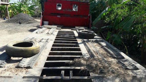 รถเทเลอร์หัวยาว  ยี่ห้ออีซซุ  มีสะพานขึ้น  ขนาด 125 แรงม้า