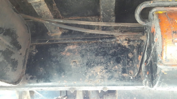 รถเทเลอร์หัวยาว  ยี่ห้ออีซซุ  มีสะพานขึ้น  ขนาด 125 แรงม้า