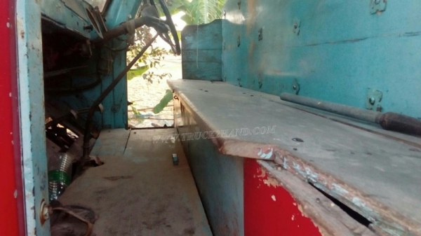 รถเทเลอร์หัวยาว  ยี่ห้ออีซซุ  มีสะพานขึ้น  ขนาด 125 แรงม้า