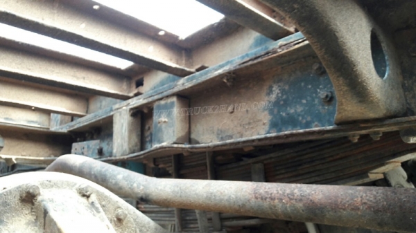 รถเทเลอร์หัวยาว  ยี่ห้ออีซซุ  มีสะพานขึ้น  ขนาด 125 แรงม้า