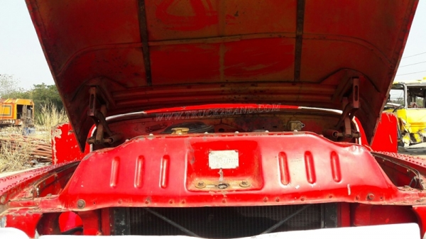 รถเทเลอร์หัวยาว  ยี่ห้ออีซซุ  มีสะพานขึ้น  ขนาด 125 แรงม้า