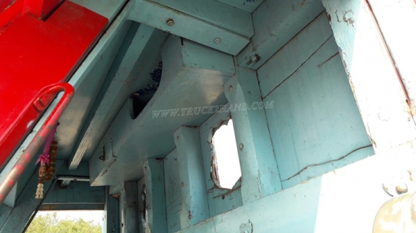 รถเทเลอร์หัวยาว  ยี่ห้ออีซซุ  มีสะพานขึ้น  ขนาด 125 แรงม้า