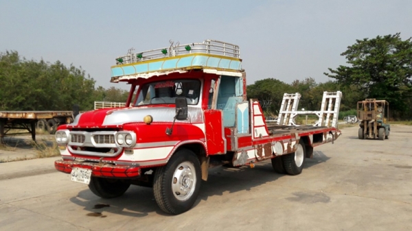 รถเทเลอร์หัวยาว  ยี่ห้ออีซซุ  มีสะพานขึ้น  ขนาด 125 แรงม้า