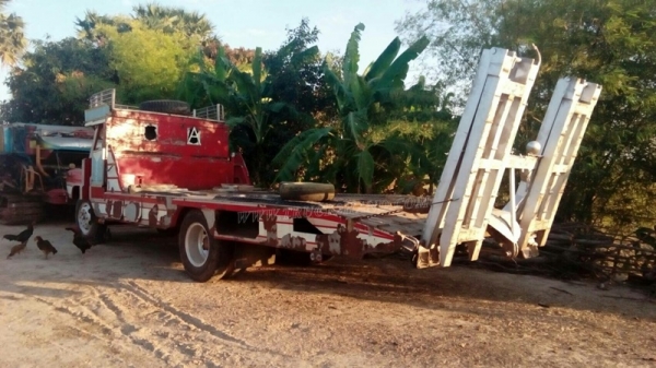 รถเทเลอร์หัวยาว  ยี่ห้ออีซซุ  มีสะพานขึ้น  ขนาด 125 แรงม้า