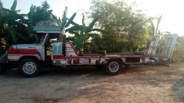 รถเทเลอร์หัวยาว  ยี่ห้ออีซซุ  มีสะพานขึ้น  ขนาด 125 แรงม้า