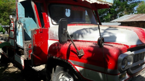 รถเทเลอร์หัวยาว  ยี่ห้ออีซซุ  มีสะพานขึ้น  ขนาด 125 แรงม้า