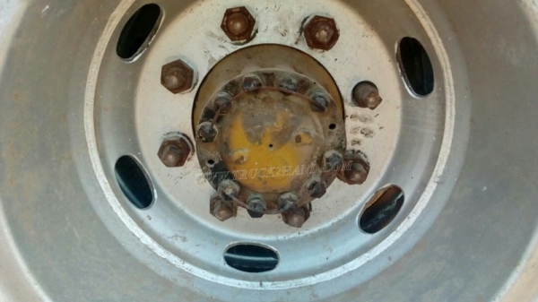 รถเทเลอร์หัวยาว  ยี่ห้ออีซซุ  มีสะพานขึ้น  ขนาด 125 แรงม้า