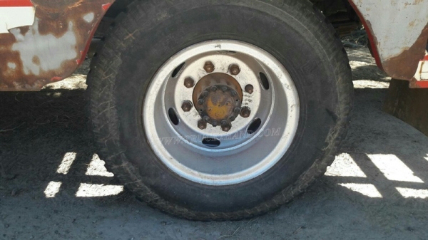 รถเทเลอร์หัวยาว  ยี่ห้ออีซซุ  มีสะพานขึ้น  ขนาด 125 แรงม้า