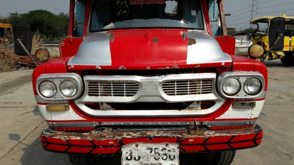 รถเทเลอร์หัวยาว  ยี่ห้ออีซซุ  มีสะพานขึ้น  ขนาด 125 แรงม้า