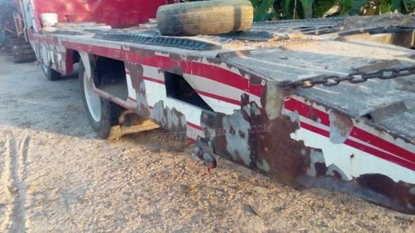 รถเทเลอร์หัวยาว  ยี่ห้ออีซซุ  มีสะพานขึ้น  ขนาด 125 แรงม้า