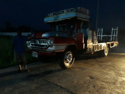 รถเทเลอร์หัวยาว  ยี่ห้ออีซซุ  มีสะพานขึ้น  ขนาด 125 แรงม้า