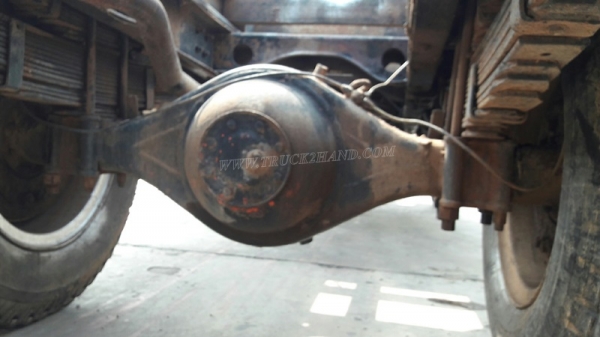 รถเทเลอร์หัวยาว  ยี่ห้ออีซซุ  มีสะพานขึ้น  ขนาด 125 แรงม้า