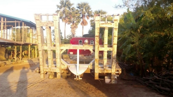 รถเทเลอร์หัวยาว  ยี่ห้ออีซซุ  มีสะพานขึ้น  ขนาด 125 แรงม้า