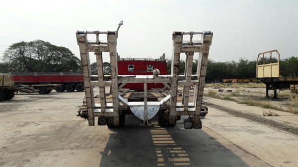 รถเทเลอร์หัวยาว  ยี่ห้ออีซซุ  มีสะพานขึ้น  ขนาด 125 แรงม้า