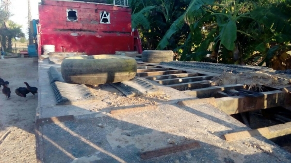 รถเทเลอร์หัวยาว  ยี่ห้ออีซซุ  มีสะพานขึ้น  ขนาด 125 แรงม้า