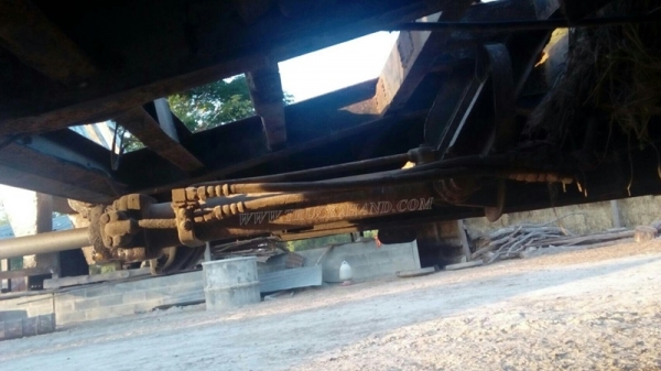 รถเทเลอร์หัวยาว  ยี่ห้ออีซซุ  มีสะพานขึ้น  ขนาด 125 แรงม้า