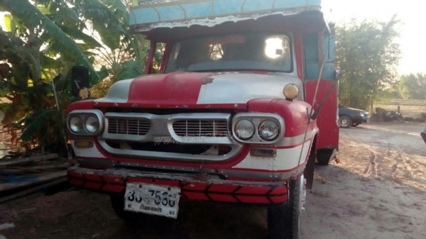 รถเทเลอร์หัวยาว  ยี่ห้ออีซซุ  มีสะพานขึ้น  ขนาด 125 แรงม้า