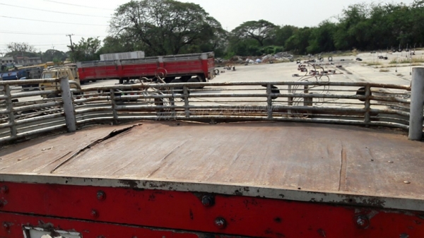 รถเทเลอร์หัวยาว  ยี่ห้ออีซซุ  มีสะพานขึ้น  ขนาด 125 แรงม้า