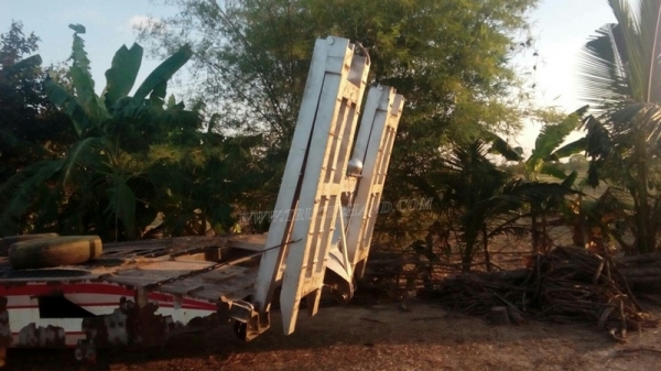 รถเทเลอร์หัวยาว  ยี่ห้ออีซซุ  มีสะพานขึ้น  ขนาด 125 แรงม้า