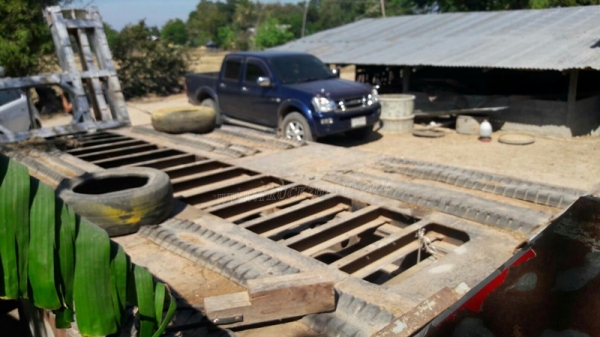 รถเทเลอร์หัวยาว  ยี่ห้ออีซซุ  มีสะพานขึ้น  ขนาด 125 แรงม้า