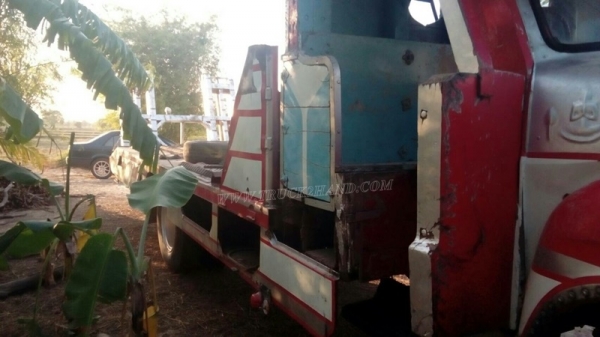 รถเทเลอร์หัวยาว  ยี่ห้ออีซซุ  มีสะพานขึ้น  ขนาด 125 แรงม้า