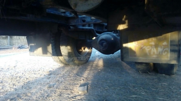 รถเทเลอร์หัวยาว  ยี่ห้ออีซซุ  มีสะพานขึ้น  ขนาด 125 แรงม้า