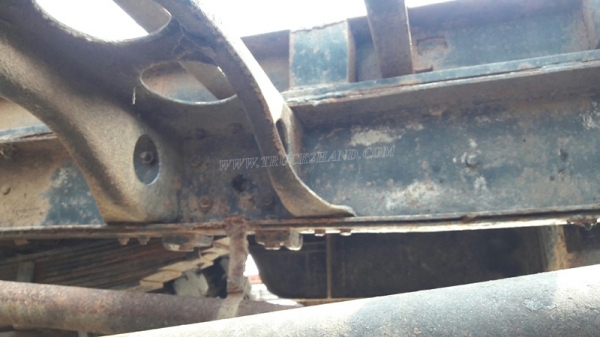 รถเทเลอร์หัวยาว  ยี่ห้ออีซซุ  มีสะพานขึ้น  ขนาด 125 แรงม้า