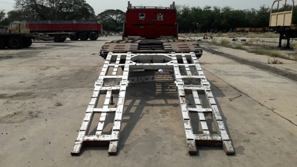 รถเทเลอร์หัวยาว  ยี่ห้ออีซซุ  มีสะพานขึ้น  ขนาด 125 แรงม้า