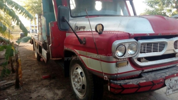 รถเทเลอร์หัวยาว  ยี่ห้ออีซซุ  มีสะพานขึ้น  ขนาด 125 แรงม้า