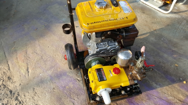 ปั้มอัดฉีด พร้อมใช้งาน ราคา 7800 บาท ปั้มอัดฉีด พร้อมใช้งาน ราคา 7800 บาท