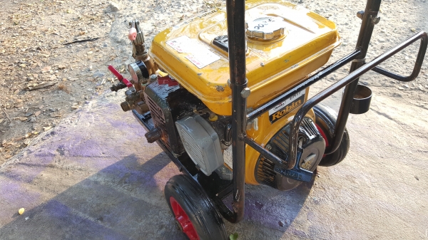 ปั้มอัดฉีด พร้อมใช้งาน ราคา 7800 บาท ปั้มอัดฉีด พร้อมใช้งาน ราคา 7800 บาท