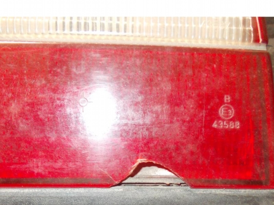 ไฟท้าย BMW M40 ข้างซ้าย มีรอยแตกครับ ไฟท้าย BMW M40 ข้างซ้าย มีรอยแตกครับ