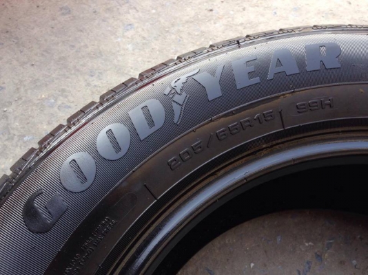 ยาง 205-65-15 GOOD YEAR ปี 15 ครบชุด 4 เส้น 3500  สวยๆไม่บวมไม่กินข้างดอกยางเหลือเยอะเอาไปวิ่งกันใด้อีกยาวค่ะ
