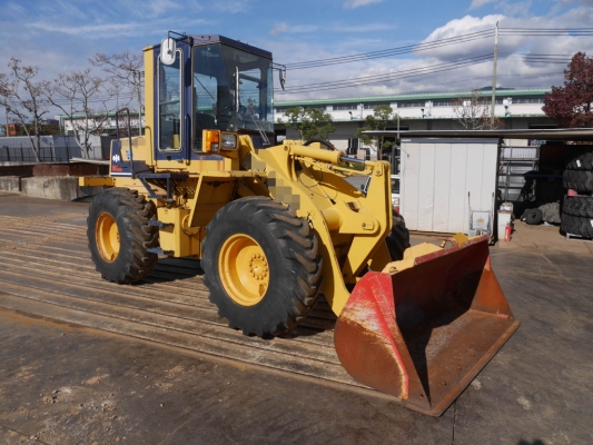 KOMATSU WA100-1 เครื่องยนต์ 6 สูบ ซีเรียลสูงใช้งานน้อย