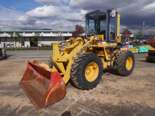 KOMATSU WA100-1 เครื่องยนต์ 6 สูบ ซีเรียลสูงใช้งานน้อย