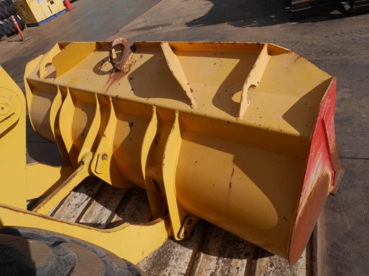 KOMATSU WA100-1 เครื่องยนต์ 6 สูบ ซีเรียลสูงใช้งานน้อย