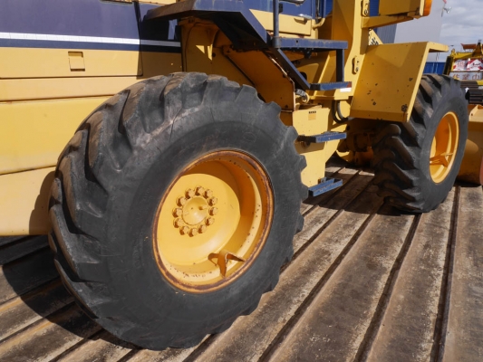 KOMATSU WA100-1 เครื่องยนต์ 6 สูบ ซีเรียลสูงใช้งานน้อย