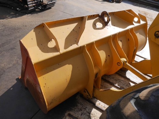 KOMATSU WA100-1 เครื่องยนต์ 6 สูบ ซีเรียลสูงใช้งานน้อย