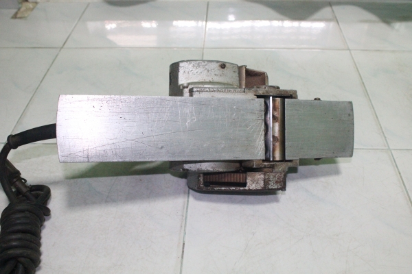 กบไฟฟ้า 3 นิ้ว Makita รุ่น 1600 (750w.) สภาพดีพร้อมใช้ครับ กบไฟฟ้า 3 นิ้ว Makita รุ่น 1600 (750w.) สภาพดีพร้อมใช้ครับ