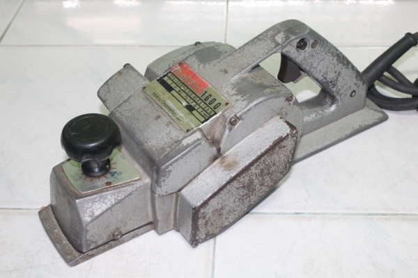 กบไฟฟ้า 3 นิ้ว Makita รุ่น 1600 (750w.) สภาพดีพร้อมใช้ครับ กบไฟฟ้า 3 นิ้ว Makita รุ่น 1600 (750w.) สภาพดีพร้อมใช้ครับ