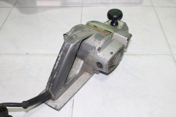 กบไฟฟ้า 3 นิ้ว Makita รุ่น 1600 (750w.) สภาพดีพร้อมใช้ครับ กบไฟฟ้า 3 นิ้ว Makita รุ่น 1600 (750w.) สภาพดีพร้อมใช้ครับ