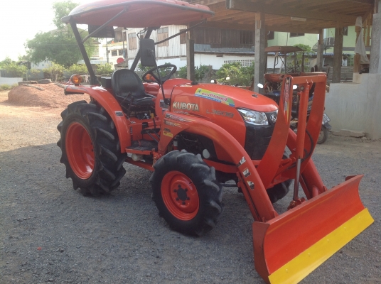 ปัญญาแทรคเตอร์มาแล้ว...จัดมาตามคำขอ ใบมีดคานบน  คูโบต้า L3608 พร้อมโรตาลี่ ตราช้าง ตามสภาพครับ...ขอบคุณพี่ ประกอบ ลูกค้าที่เมือง มะขาม หล่มสัก