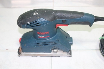 เครื่องขัดกระดาษทรายแบบสั่น ยี่ห้อ BOSCH รุ่น GSS230 สภาพดีมากครับ