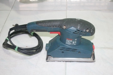 เครื่องขัดกระดาษทรายแบบสั่น ยี่ห้อ BOSCH รุ่น GSS230 สภาพดีมากครับ