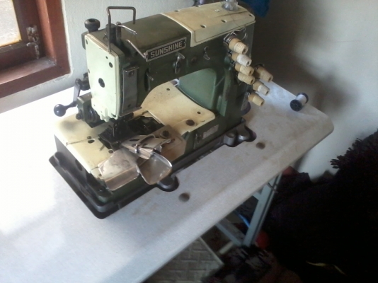 ขายจักรเย็บผ้า   เป็นจักรเข้าขอบ จ้า