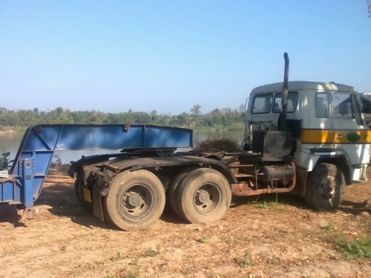 HINO SS - 320 HP EF750 รถบรรทุกหัวลากสิบล้อ 2 เพลา (รุ่นท่านเจ้าคุณ) หัวสามใบปัด พร้อมหางโรเบท 2 เพลาความยาว 12 เมตร ความกว้าง 2.10 เมตร เครื่องแรงดีแห้งดี ภายในเก๋งคอนโซลสวยครบพร้อม แอร์ พวงมาลัยเพาเวอร์ เบรคทริ๊ปฟี้ครบครัน ช่วงล่างดี ยางดีประมาณ 70\% ทั้