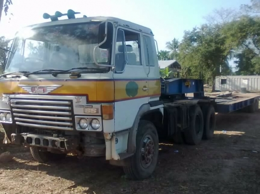 HINO SS - 320 HP EF750 รถบรรทุกหัวลากสิบล้อ 2 เพลา (รุ่นท่านเจ้าคุณ) หัวสามใบปัด พร้อมหางโรเบท 2 เพลาความยาว 12 เมตร ความกว้าง 2.10 เมตร เครื่องแรงดีแห้งดี ภายในเก๋งคอนโซลสวยครบพร้อม แอร์ พวงมาลัยเพาเวอร์ เบรคทริ๊ปฟี้ครบครัน ช่วงล่างดี ยางดีประมาณ 70\% ทั้