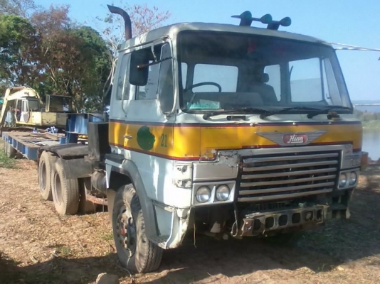 HINO SS - 320 HP EF750 รถบรรทุกหัวลากสิบล้อ 2 เพลา (รุ่นท่านเจ้าคุณ) หัวสามใบปัด พร้อมหางโรเบท 2 เพลาความยาว 12 เมตร ความกว้าง 2.10 เมตร เครื่องแรงดีแห้งดี ภายในเก๋งคอนโซลสวยครบพร้อม แอร์ พวงมาลัยเพาเวอร์ เบรคทริ๊ปฟี้ครบครัน ช่วงล่างดี ยางดีประมาณ 70\% ทั้